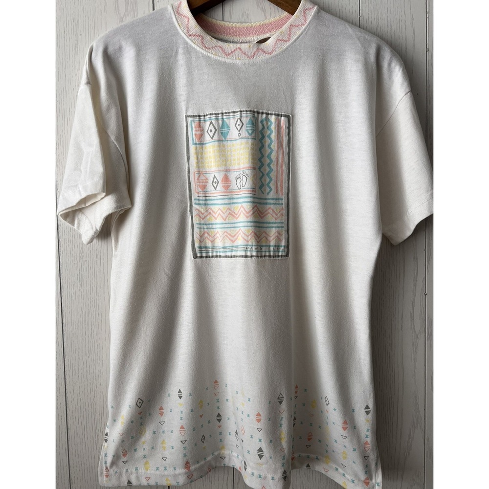 Vintage 1980s HANG TEN Surf  T-shirt Knit Crew Neck Patch Geometric White Tee